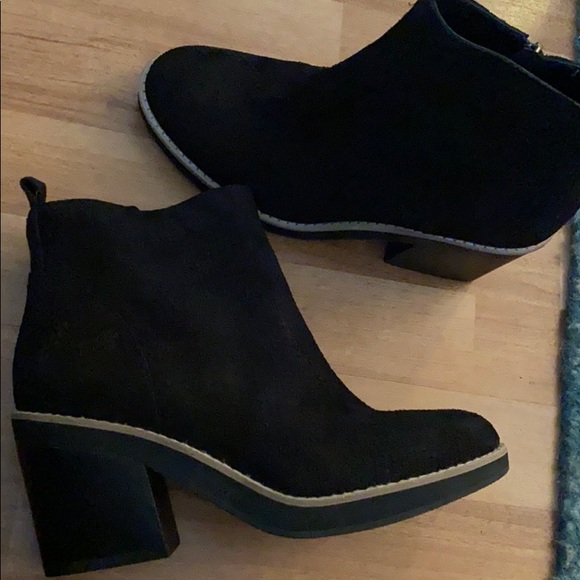 NEW EILEEN FISHER OZMA BOOTIE 8.5 BLACK SNAKESKIN - Picture 6 of 8